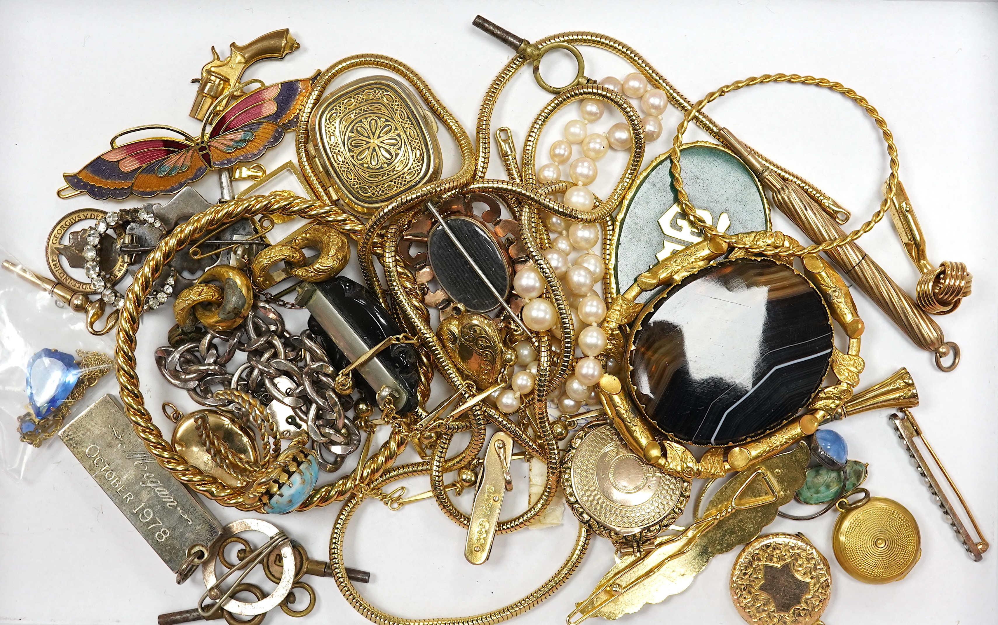 A quantity of assorted jewellery, including costume, a small 9ct gold mounted pocket knife and 9ct back and front lockets. Condition - poor to fair